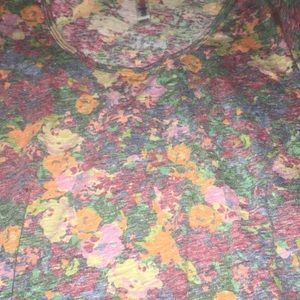 😎 - Classic t retired lularoe piece, no piling,